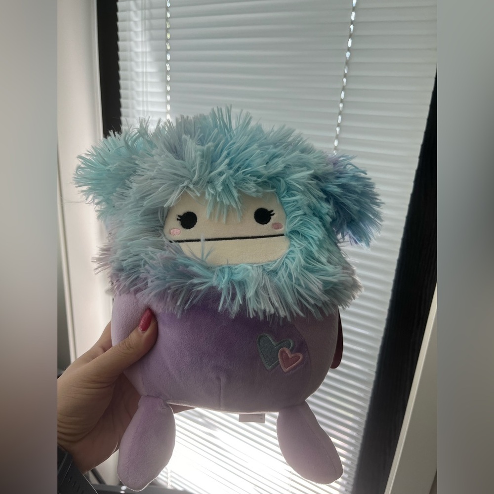 BNWT Eden Bigfoot Valentines squishmallow 8”